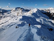78 Traccia ben scavata sulla neve di cresta